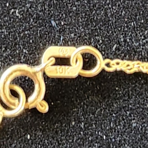 Gordon’s Jewelers 10k Gold and Cultured Pearl Necklace - Picture 6 of 6